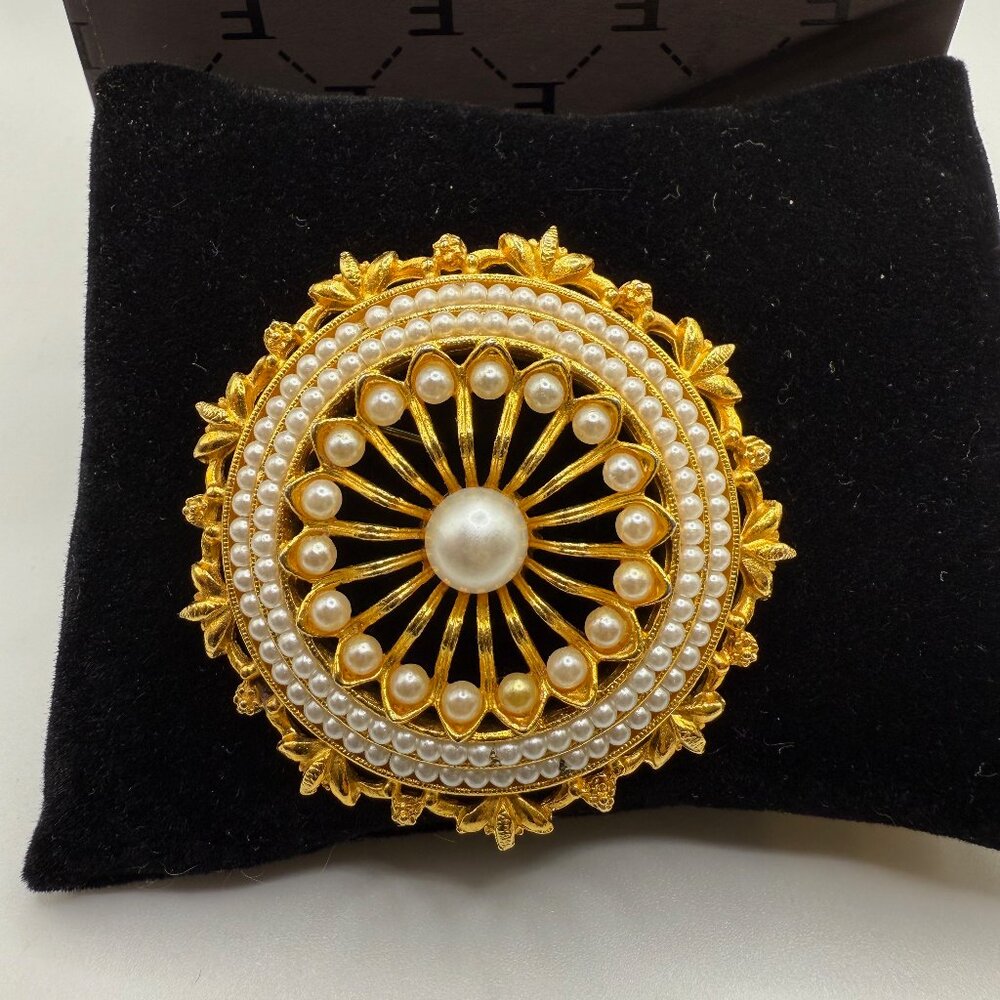 Vintage Florenza Gold Pin with Pearls